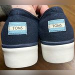 Toms  Women’s 8.5 Cordones Boardwalk Navy Blue Platform Sneakers Casual Shoes Photo 3