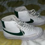 Nike  blazers 77 lucid green size 6 Photo 3