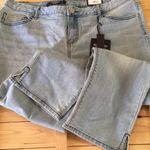 Vera Wang  Women’s Capri 16 Slimming Stretch Jeans Distressed Light Wash Photo 1