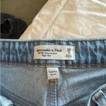 Abercrombie & Fitch Abercrombie 90s High-Rise Jeans Photo 2