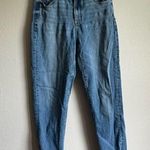 American Eagle  Stretch Light Wash Denim Mom Jean Women’s 2 Casual Everyday Photo 0