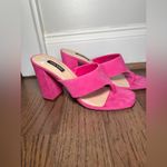 Nine West Gogo Women's Pink Suede Thong Block Heel Dress Sandals Size 7.5 Photo 6