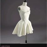 Custom white dress Photo 1