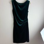 Jessica Howard : Elegant Emerald Green Velvet Dress Photo 7