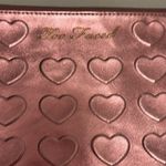 TWO FACED COSMETIC BAG PINK METALLIC HEARTS GOLD ZIPPER
EXCELLENT CONDITION NWOT Photo 3