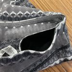 Alo Yoga  Womens XS Airbrush Capri Arctic Natural Cropped Leggings Photo 3