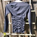 Last Tango M/L scoop neck ruched gray puckered fitted long sleeve top shirt EUC Size M Photo 5