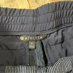 Athleta  Linen Striped Shorts Navy Size 6 Athleisure Pockets Womens Photo 2
