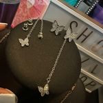 Super cute, butterfly earrings, 2/1 earring set (stud Or hanging Can be worn at studs or and hanging Photo 5