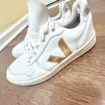 VEJA  Women's Shoes Size US 6 Photo 1