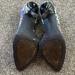 Women’s BCBG peacock 🦚 pumps 7 Black Photo 2