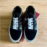 Vans Old Skool Low Top Black Green
Canvas Suede Sneakers
VNOA4BW2BML Women 8.OUS Photo 2