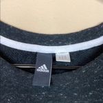 Adidas Women’s Heather Black White Short Sleeve Cropped Hi-Low Sweatshirt Photo 4