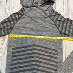 Saucony  Gray Seamless Dash Hoodie The Colorado Running Company. Size XSm… Photo 9