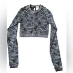 Gymshark Camo Long Sleeve Crop Top Workout Shirt Black Gray Medium Photo 1