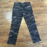 Wit & Wisdom AB Solution High Rise ankle skimmer camo Pants Women size 6 Photo 2