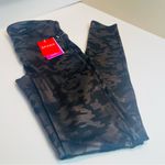 Spanx Faux Leather Camo Leggings Size Small Black NWT Slimming Coated Shiny Photo 9