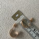 Lulus Small petal hoops in gold Photo 3