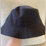 Lululemon reversible bucket hat NWOT Photo 3