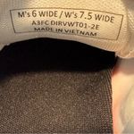 Kizik Hands Photo 10