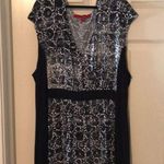 Black and white sleeveless vneck top size XL Photo 0