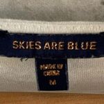 Skies Are Blue Women’s - white twist front textured Top, Size Medium Photo 3