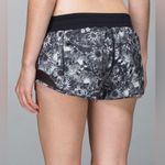 Lululemon Hotty Hot Short Flowabunga Black Angel Wing / Black. Size 8 Photo 1