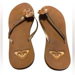 Roxy Women's Rose Gold Flip Flops Size EUC worn once. Photo 1
