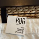 BDG NWT  Urban Outfitters Mom High Waisted Tapered Leg White Jeans, 26 Photo 5