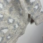 UpWest plush pastel leopard curved hem Crewneck chunky knit Sweater size S Gray Photo 6