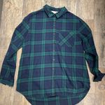 BeachLunchLounge , soft flannel, medium, EUC, pit to pit measurement is 21, hi low, front measurement is 21, back is 21 Photo 5