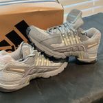 Adidas Women’s Running or Athletic Sneakers Light Grey Size 6 Photo 2