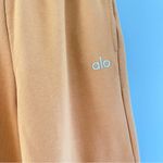 Alo Yoga  Accolade Straight Leg Sweatpants Gold Toffee Size Medium Photo 3