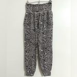 Athleta  2021 Salutation Textured Jogger in Meadow Decadent Chocolate Small Photo 4