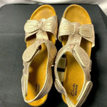 Clarks COLLECTION WO SIZE 9 COMFORT SANDAL 3 ADJUSTABLE STRAPS SOFTGOLD … Photo 1