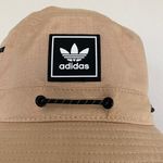 Adidas NWT Unisex Beige Adventure Bucket Hat Photo 2