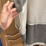 easel Poncho Photo 2