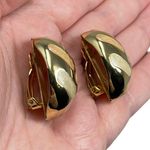 Vintage Unsigned Gold Tone & Enamel Clip On Earrings Statement Classic Photo 1