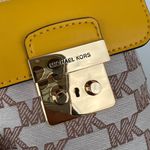 Michael Kors Butter Multi Phone Crossbody Sloan SM Top Zip Front Pocket Photo 4