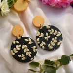 Round Black/Yellow Twig Leaf Acrylic Dangle‎ Earrings Retro Chic Style Black Photo 1