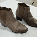 Forever 21 Womans Pullon Booties 7 Brown Block Heel Elastic ankle Almond Toe Photo 0