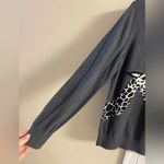 Banana Republic  dark grey crewneck sweater giraffe print cotton Large Photo 4