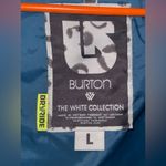 Burton  the White Collection Plaid Snowboard Jacket size large Photo 3