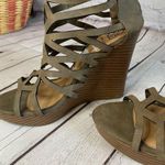 Daisy Fuentes Wedges Photo 0