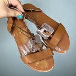 Via Scarpa Sandals Tan Brown Faux Leather Thong Flat Buckle Accent EU 36 US 6 Photo 0
