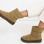 Madewell The Toasty Puffer Water Resistant Cozy Boot in Olive Surplus Sz 6💛 Photo 0