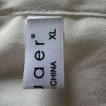 White Belle Sleeve V Photo 4