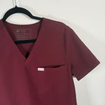 FIGS  Catarina Scrub Top Zamora Jogger Scrub Pants Set Burgundy Womens Medium Photo 2