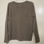 Athleta beige tan shimmer crew neck long sleeve shirt with thumbholes large Photo 5