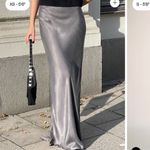 Halara NWT  gray shiny soft satin Women's Skirt size M. Elastic waist band Photo 4